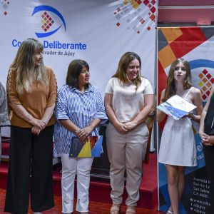 01.12.25 - Reconocimiento a actriz Francesca Varela (3)