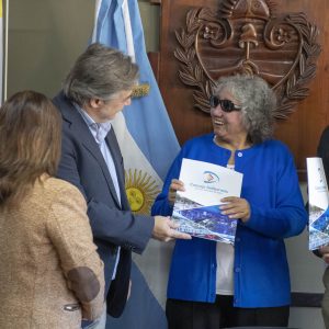 05.05.25 - Reconocimiento a la profesora Carmen Chauque (4)