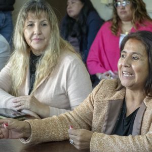 06.05.25 - Entrega de placa Bodas de Plata Paseo Artesanos (2)